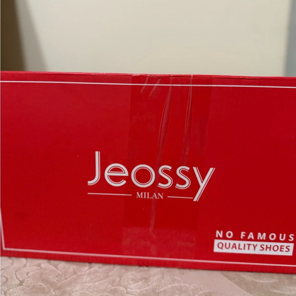 NWT  By Jeossy in‎ Milan Casual Fashion Sneaker With Zipper in White - Size 9